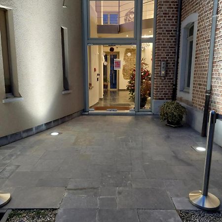 La Chambre Et Le Studio Du Chateau Du Golf De Bernalmont 列日 外观 照片