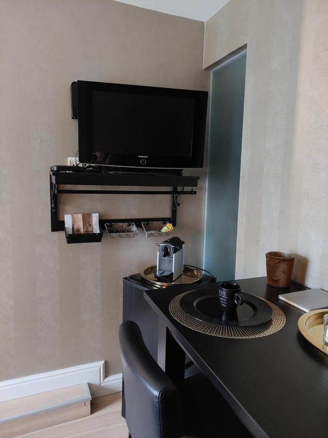 La Chambre Et Le Studio Du Chateau Du Golf De Bernalmont 列日 外观 照片