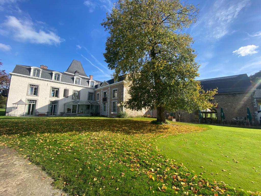 La Chambre Et Le Studio Du Chateau Du Golf De Bernalmont 列日 外观 照片