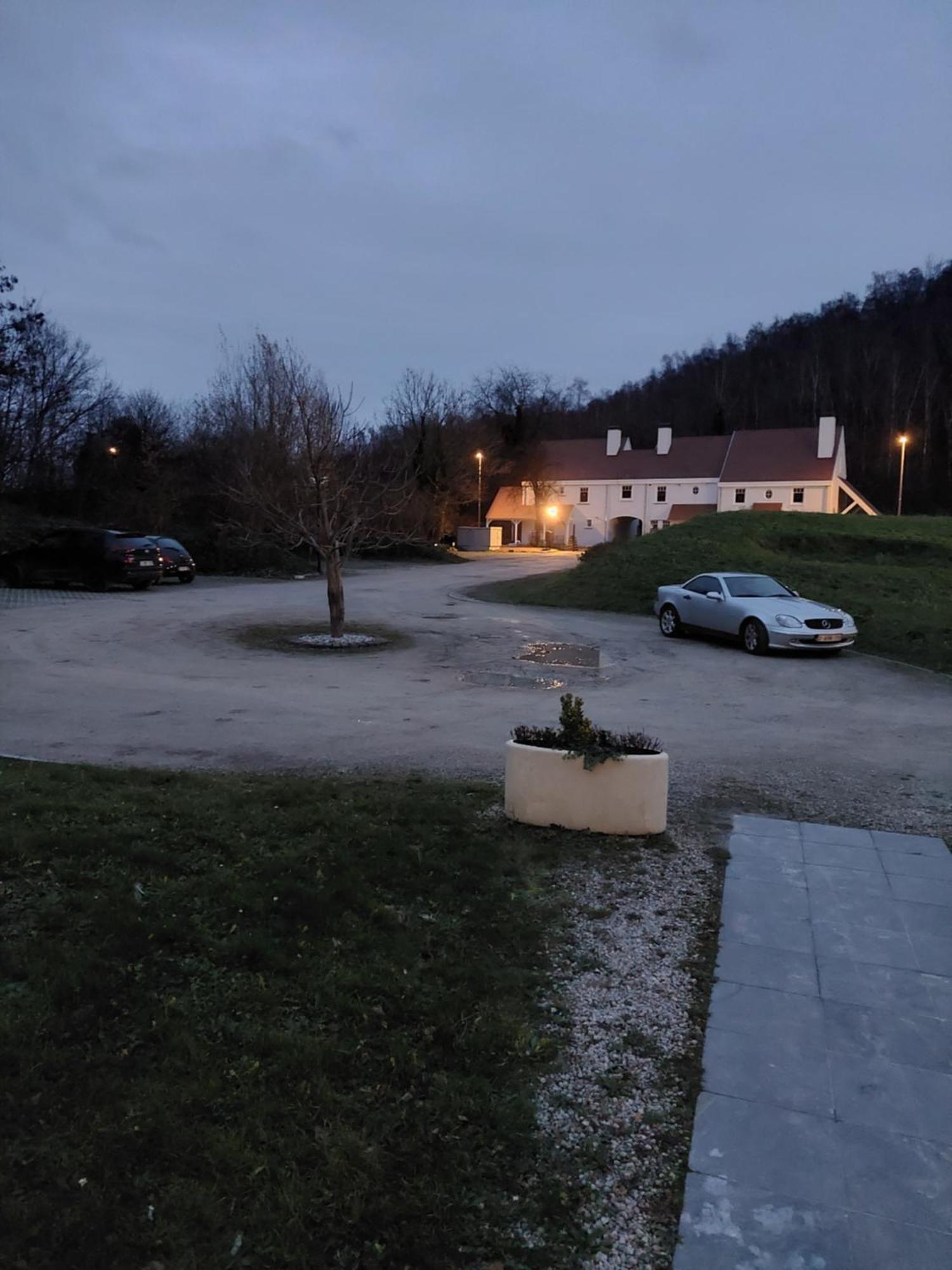 La Chambre Et Le Studio Du Chateau Du Golf De Bernalmont 列日 外观 照片