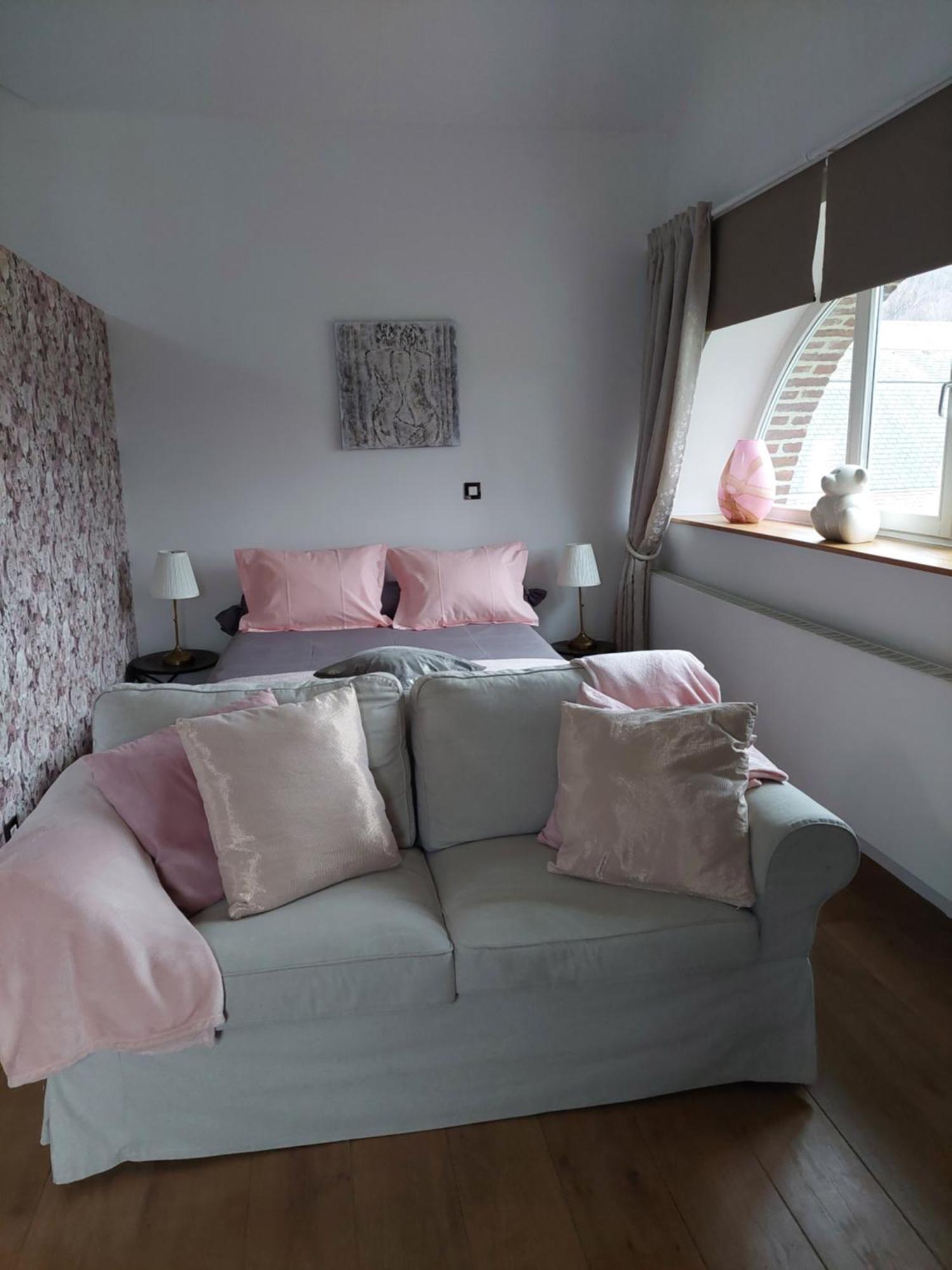 La Chambre Et Le Studio Du Chateau Du Golf De Bernalmont 列日 外观 照片